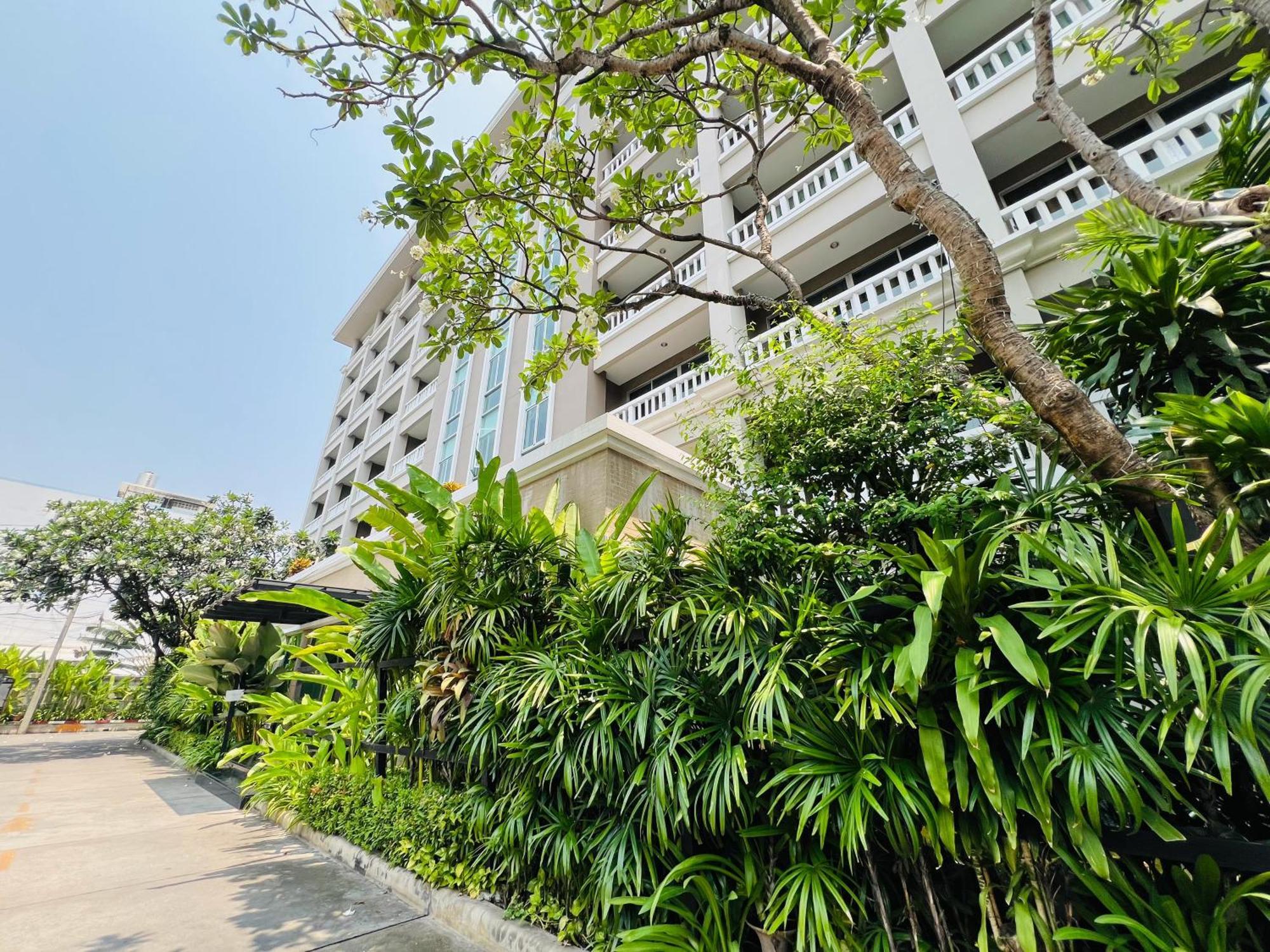 14 Place Bangkok Exterior foto