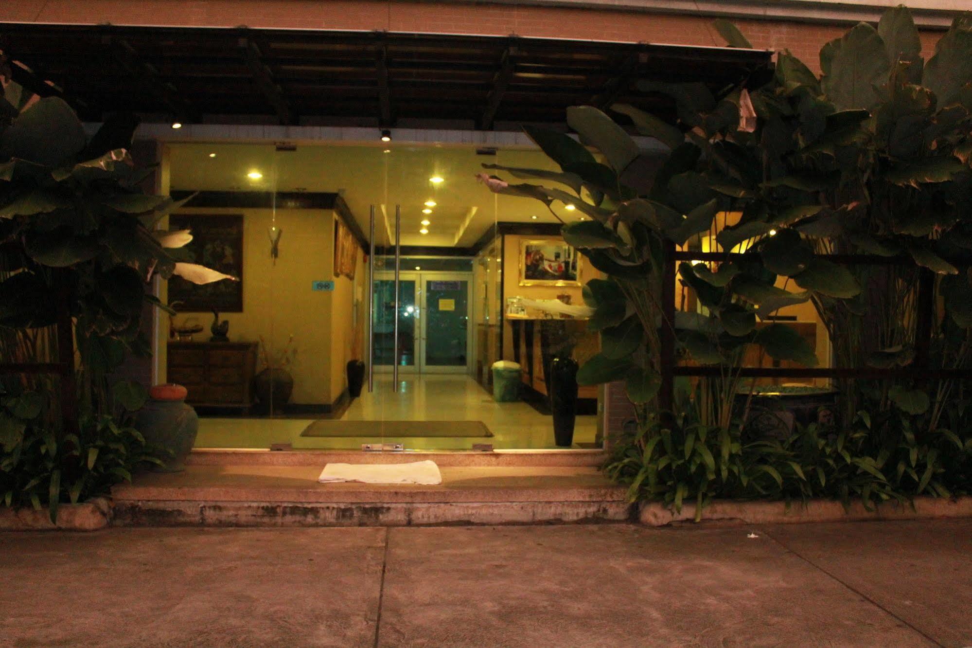 14 Place Bangkok Exterior foto
